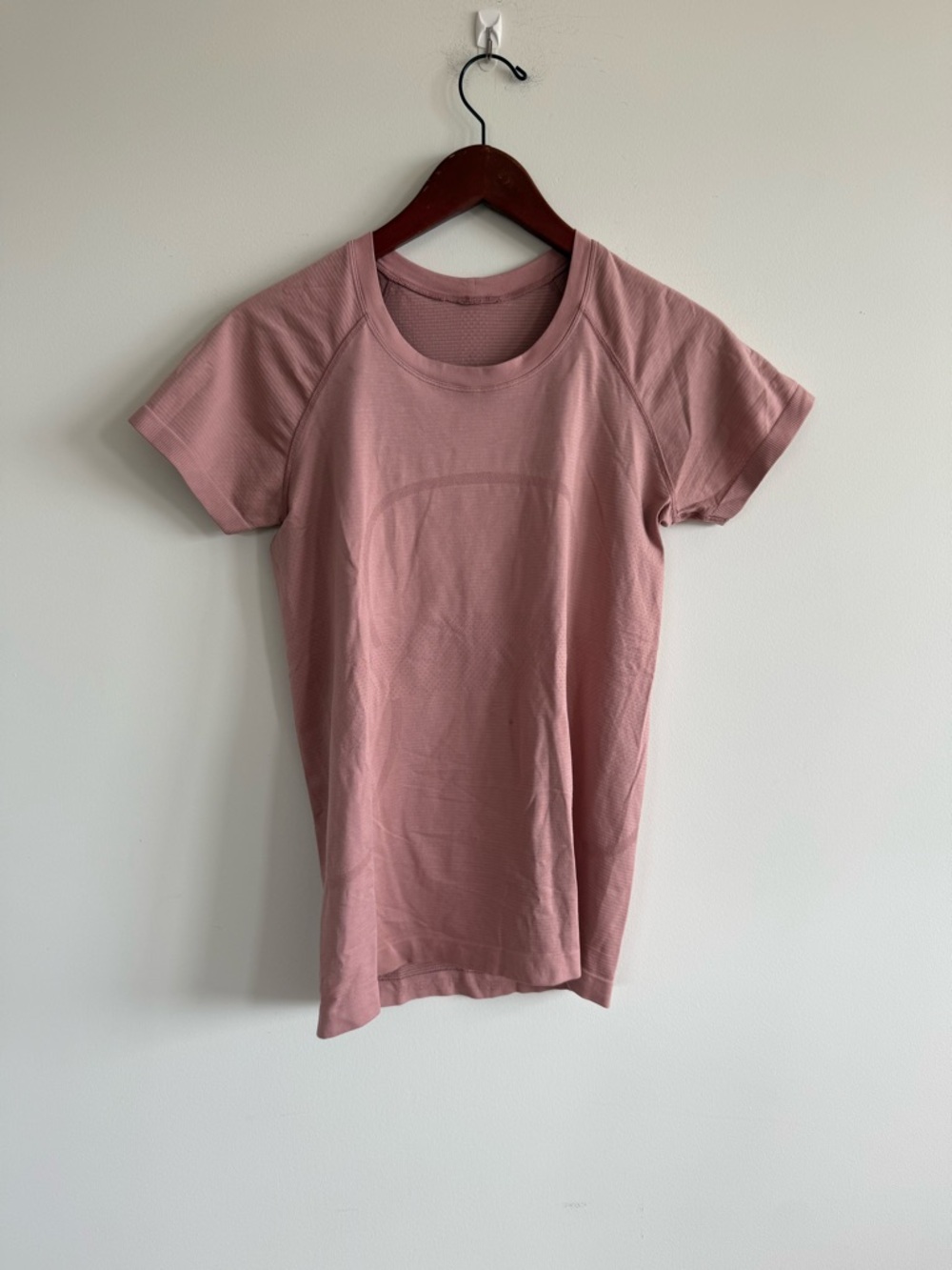 NEW Lululemon Dusty Rose Short Sleeve Athletic Tee